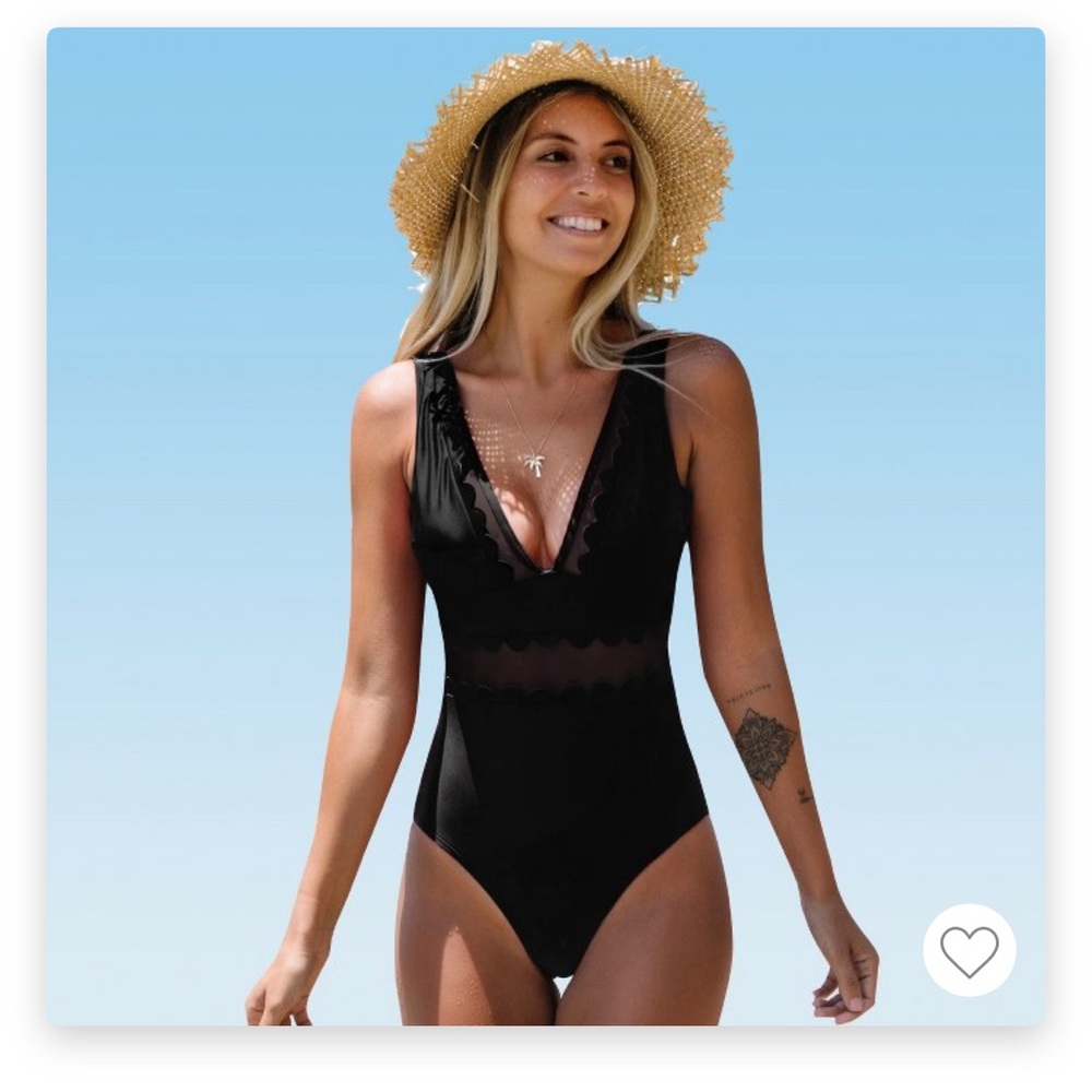 Cupshe v-neck cutout swimsuit